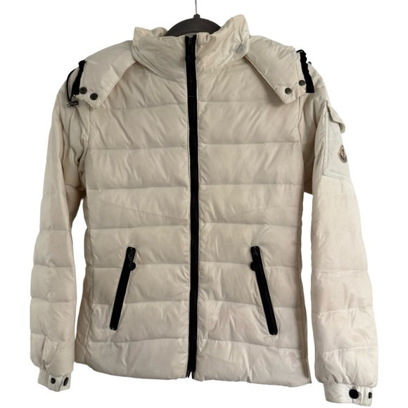 🚩 SOLD 🚩 Moncler Short Hooded Down Puffer Jacket – White/Black (Size 1) - Picture 3 of 10